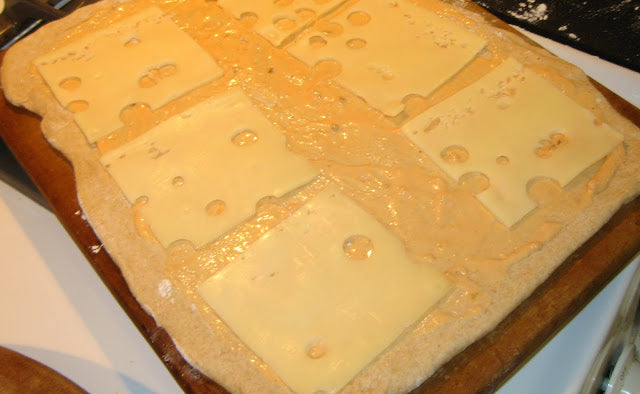 Sauce_Slices||Reuben Sandwiches Just Got A Pizza Makeover||_Mozzarella||Slice