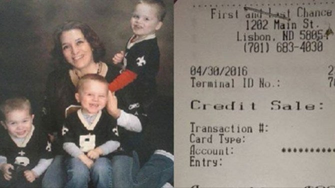 Grandma Looks Down In Tip Line Of Receipt||Grandma Looks Down In Tip Line Of Receipt, Is Truly Stunned By What Customer Wrote (Photo)||Grandma Looks Down In Tip||Grandma Looks Down In Tip Line Of Receipt||Grandma Looks Down In Tip Line Of Receipt,